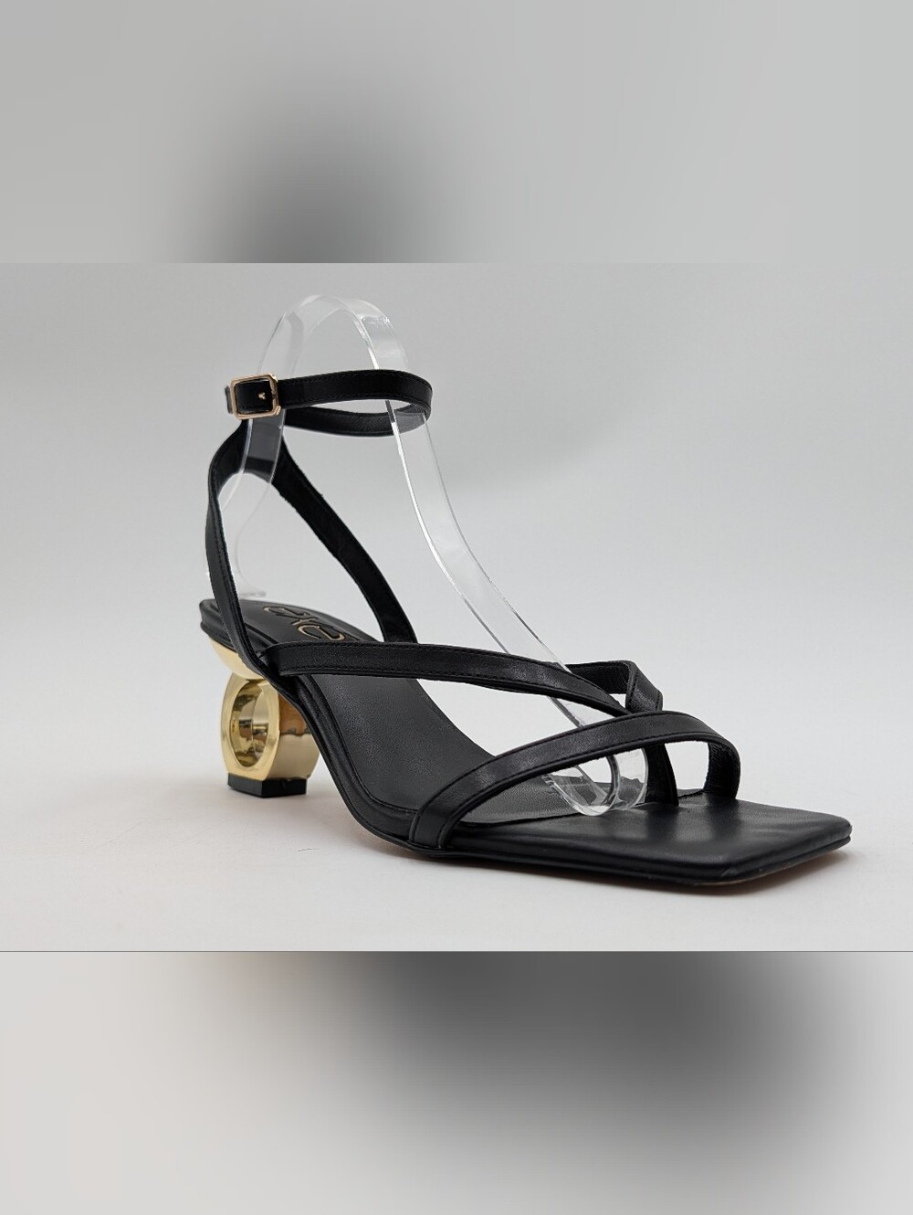 EXÉ Size 39 US 8 Genuine Black Leather With Gold-Tone Ring Heel Strappy Sandals - Picture 3 of 17